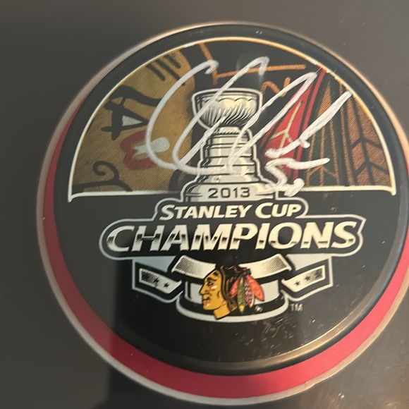 2013 Chicago Blackhawks 17 Secs Autographed Pucks - Picture 7 of 12